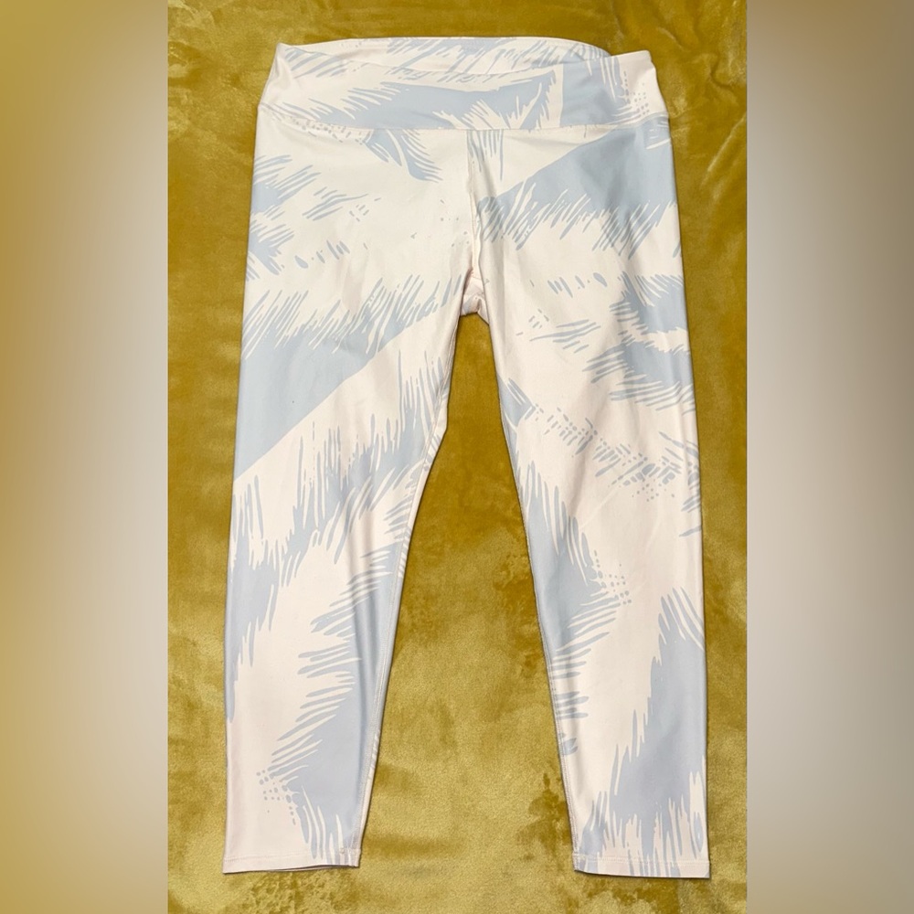 Fabletics Cream and Gray Capri Leggings *Slightly Worn*